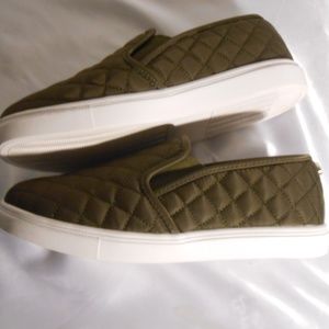 steve madden slip ons $20